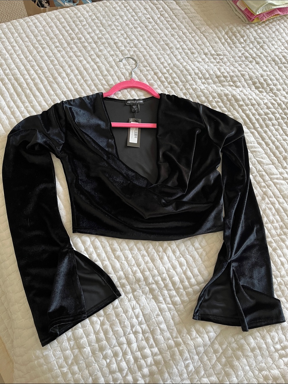 PrettyLittleThing Black Velvet Draped V-Neck Crop Top